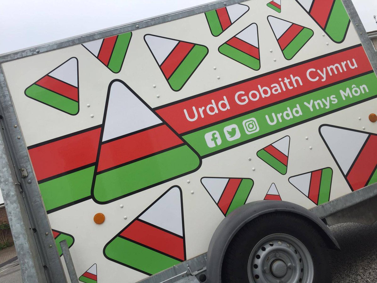 urddynysmon's tweet photo. Trelar y Rhanbarth wedi cael bach o TLC. Diolch Go Design am wneud y gwaith! A diolch Arbennig i O R Jones am noddi! #urdd2020 https://t.co/tOLLrFXcNS