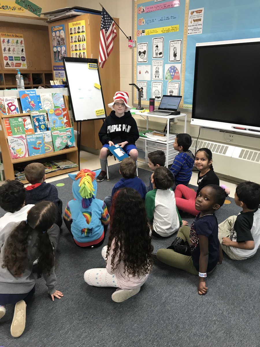 Ntucker111's tweet photo. Fun to have Miller come from 6th grade to read to our class!  Also, fun to get the cousins together for a photo op!! https://t.co/WiaV8WPbCY