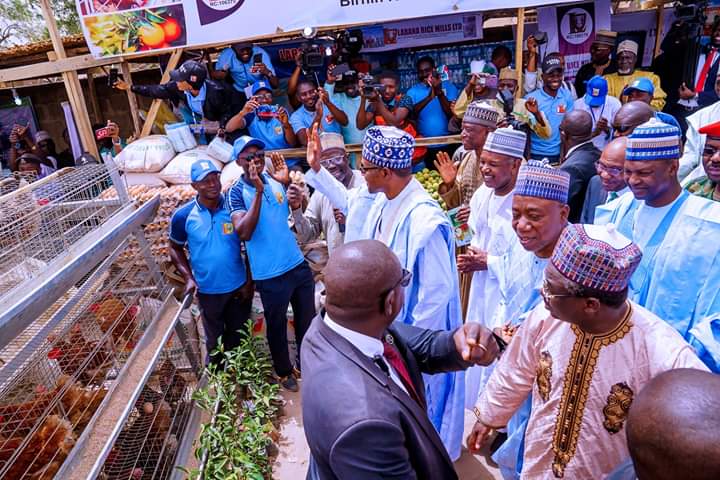 President Buhari wth 1st frm Right Senate Leader Yahaya Abdullahi,Dep.Gov Kebbi State Samaila Yombe,Sen.Adamu Aliero,Jigawa State Gov.Abubakar Badaru,Gov Atiku Bagudu,CBN Gov. Emefiele,Hon.Min Justice Malami SAN At Arg Int.Agricultural Show &amp; Cultural Festival.