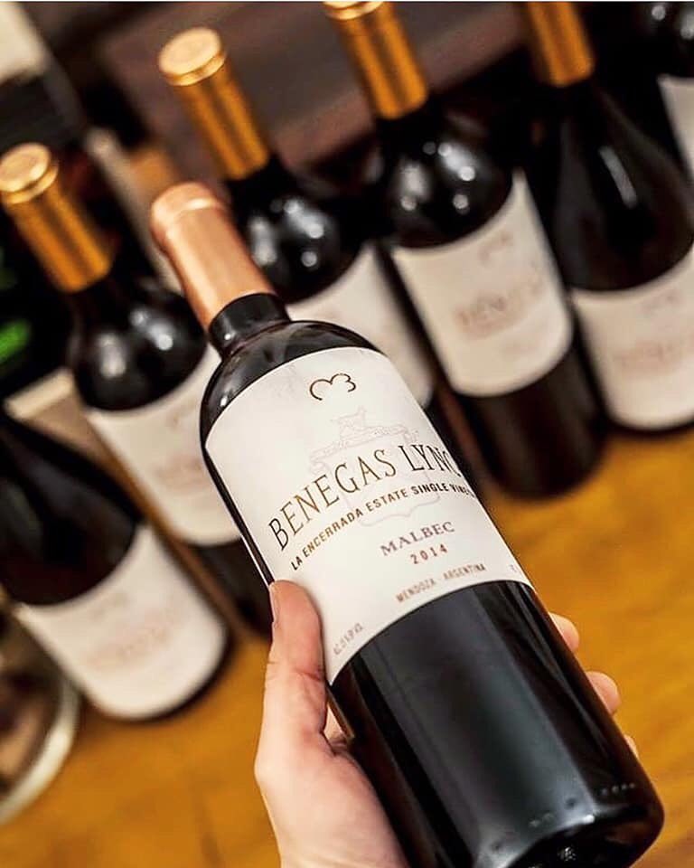 ¿Queréis conocer el paisaje vinícola de #Mendoza, su historia y los vinos ‘divinos’ de <a href="/BenegasWines/">Bodega Benegas</a>?
.
🗓 Lunes, 16/03
⏱ 19.30 H
📍 Can Canyes (C/Muntaner, 93)
☎️ Plazas limitadas. Reservas: 677845661
.
Junto a <a href="/divimuntaner/">Diví</a> cataremos sus #vinosconalma 🍷 con Ignacio Ciancio!