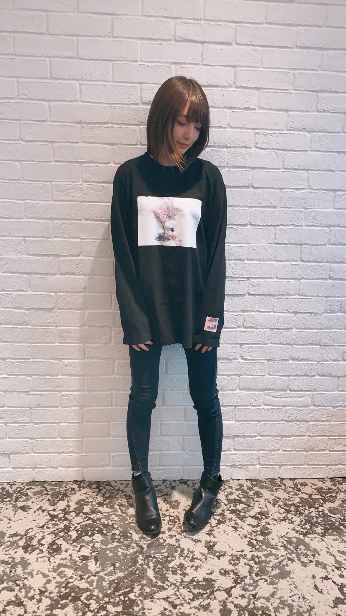 上田麗奈 Empathy 記念パネル 駿河屋 - 【買取】上田麗奈(左手に花) 展示パネル 「『Empathy