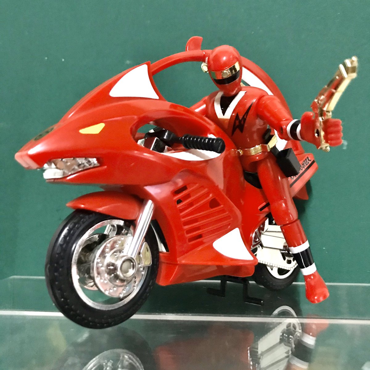 sekainored's tweet photo. #カクレンジャー
腕がPVC製(?)になり、可動が無くなった!
そして長らく続いた #超合金 12㎝シリーズもこれで最後に
並行して乗り物+可動プラフィギュアがセットになった「プラデラ」の方が遥かにプレイバリューが高い
#スーパー戦隊
#powerrangers
#alienranger
#1日1戦隊 https://t.co/da6DN2ROxK
