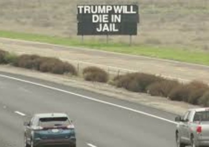 ManyEyesWoman's tweet photo. @realDonaldTrump Your team is doing a lousy job. You've effed up as usual. https://t.co/AmxCou6I7c