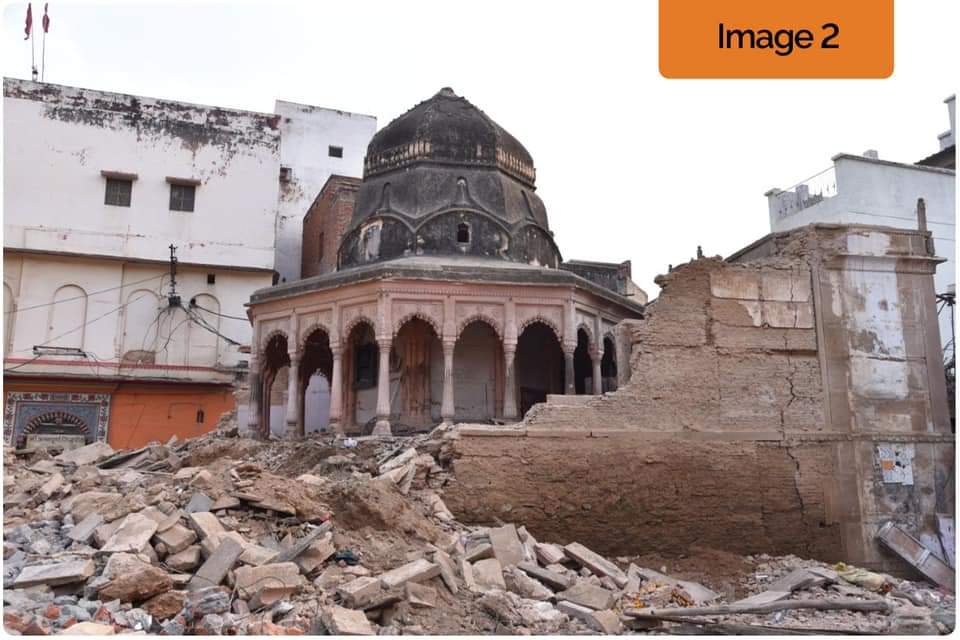 NeerajDoneria's tweet image. श्री काशी विश्वनाथ धाम के गेट नंबर 1पर स्थित ढुंढिराज गणेश मंदिर के पास एक और सुंदर मंदिर की नवीनतम खोज।
स्वार्थ पूर्ति के लिए घर बना लिए मन्दिर छुपा दिए अब निकल रहे हैं ☺️

#ShriKashiVishwanath #CorridorProject  #New #Temple  #Gate  #GaneshTemple #Dundhiraj #Varanasi @PMOIndia