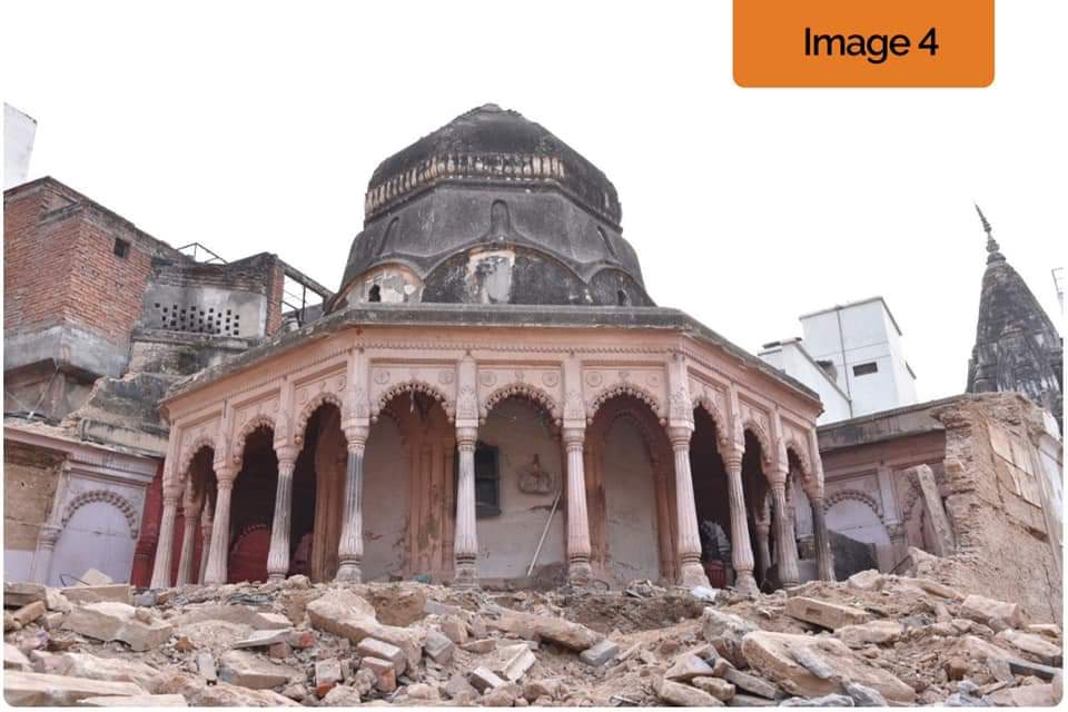 NeerajDoneria's tweet image. श्री काशी विश्वनाथ धाम के गेट नंबर 1पर स्थित ढुंढिराज गणेश मंदिर के पास एक और सुंदर मंदिर की नवीनतम खोज।
स्वार्थ पूर्ति के लिए घर बना लिए मन्दिर छुपा दिए अब निकल रहे हैं ☺️

#ShriKashiVishwanath #CorridorProject  #New #Temple  #Gate  #GaneshTemple #Dundhiraj #Varanasi @PMOIndia