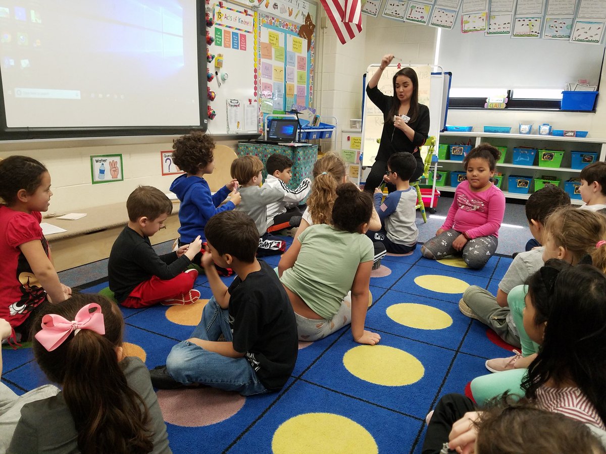 DelranLitCoach's tweet photo. Kindergartners go through the steps of "How to Blow Bubbles" before writing. #writinginaction #Kwritingrocks @MB_Principal @eileen_baker @DelranEla https://t.co/zzY5lrU7MZ