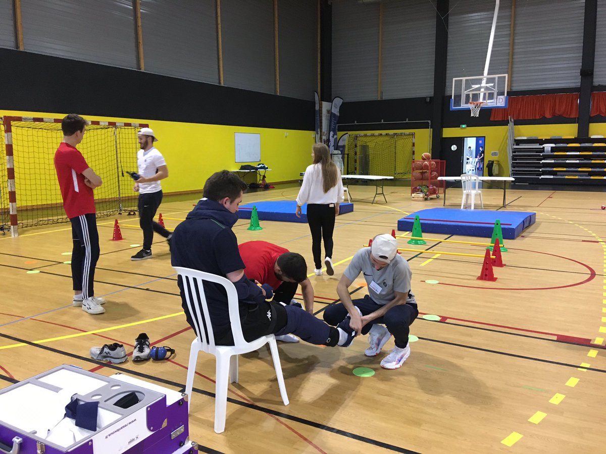 Louis_Cadenat's tweet photo. Ainsi se termine le superbe événement de sport sur ordonnance de Poitiers

Sensibiliser des étudiants en #STAPS, en santé sur le sujet de l’#activitéphysique dans le soin. Voilà comment faire un pas vers la démocratisation de cette pratique!

Un grand bravo aux assos locales ! https://t.co/WRx0K258aF