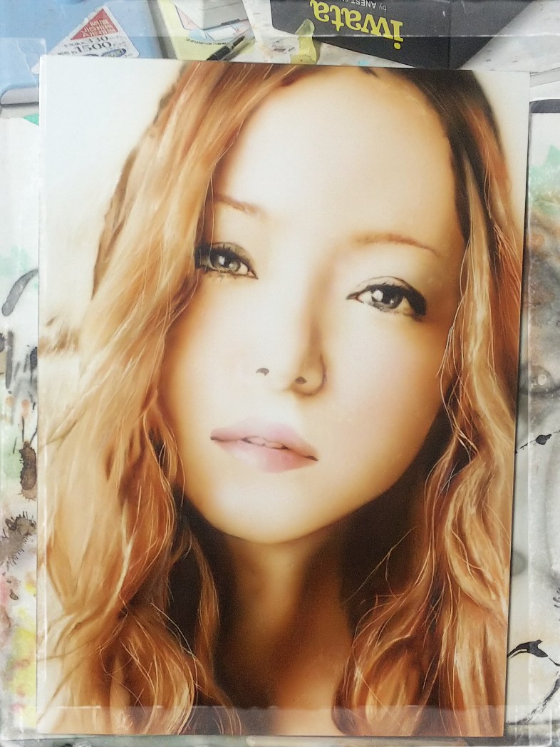 #同じ人が描いたとは思えない絵を貼る
←アナログ絵        デジタル絵 → 
ここまで違う絵を描く人は、そうはいないと思う!笑 