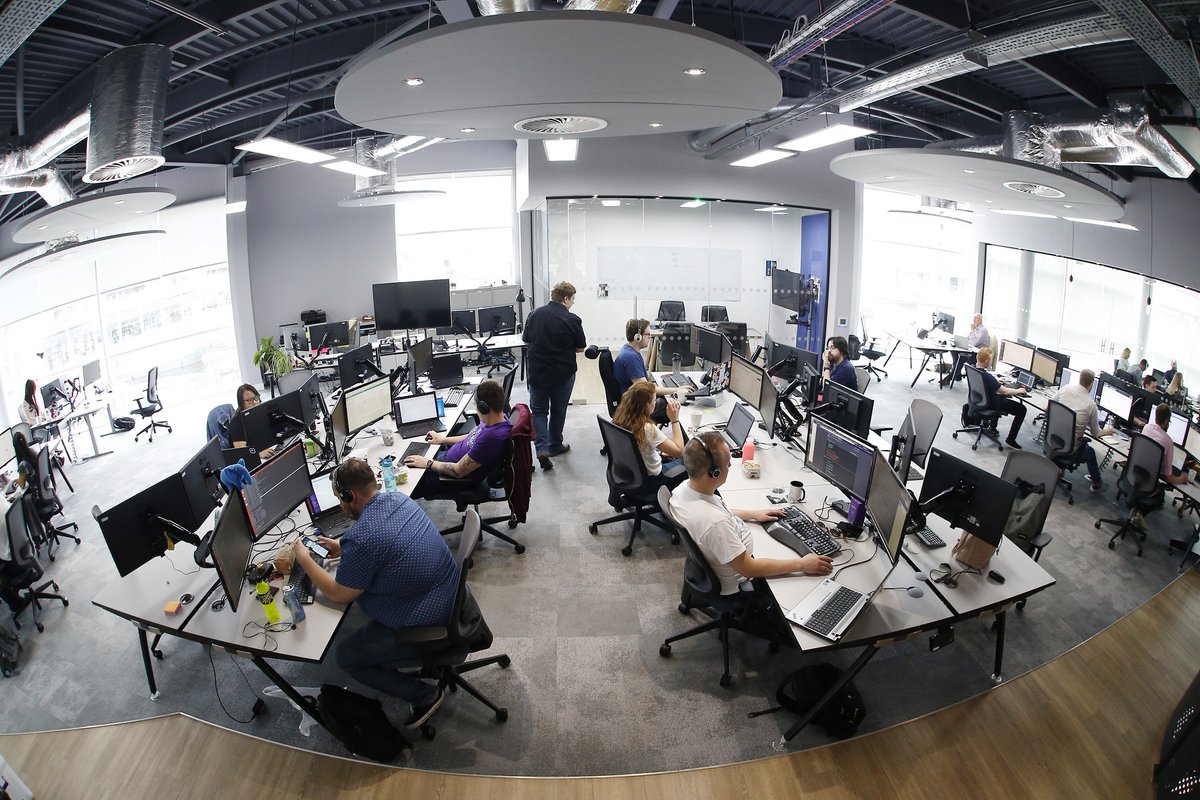 We’re constantly on the lookout for talented new team members to join us at our Leeds ‘platform hub’.

If you’d like to find out more about the roles on offer at our iconic <a href="/LeedsDock/">Leeds Dock</a> HQ, click here: dealtrak.co.uk/life-at-dealtr…