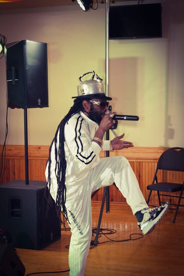Live performance from Jamaican Entertainer Jah Kettle @ Elks Lodge in Picton, Ontario Canada /// jah kettle hot to di worldi