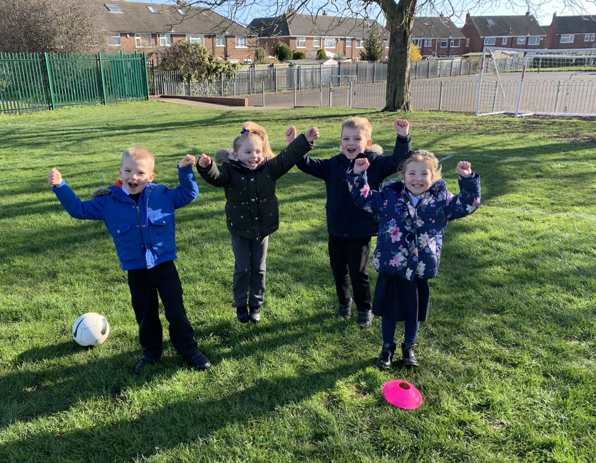 scps_foundation's tweet photo. FS2H had fun with @tigerstrust this morning 🐯 ⚽️ #springcottagesports #springcottageeyfs https://t.co/HzLdqRWXbm