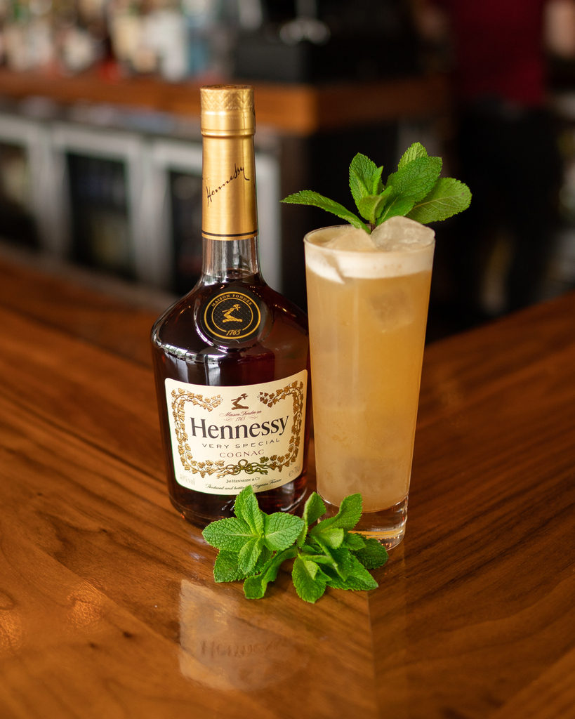 What's your choice of cocktail going to be this Paddy's Weekend?☘️💃🍹

Our choice?...

HOT BRANDY.⁣⁣⠀⁣⁠
COLD.⁣⁣⠀⁣⁠
WITH ICE.⁣⁣⠀⁣⁠

Hennessy VS, Apricot, Brandy, Pineapple, Lime, Gingerale⁣⁣⠀