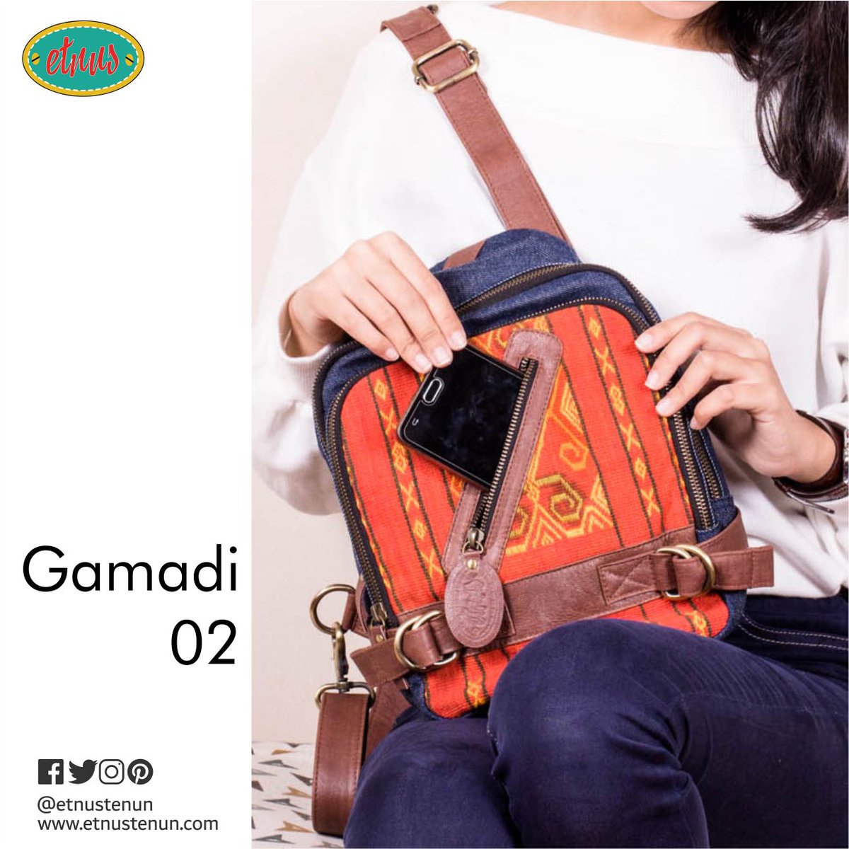 Wear Gamadi to ground a casual yet elegant blouse or with a simple but chic tops. One way to elevate the look. 

#casualbag
#backpackforwoman
#casualbackpack
#casualstyle
#ethnicstyle
#denimbag
#tasetnik
#tasranselwanita
#giniginigoonline

etnustenun.com/woven-bags/gam…