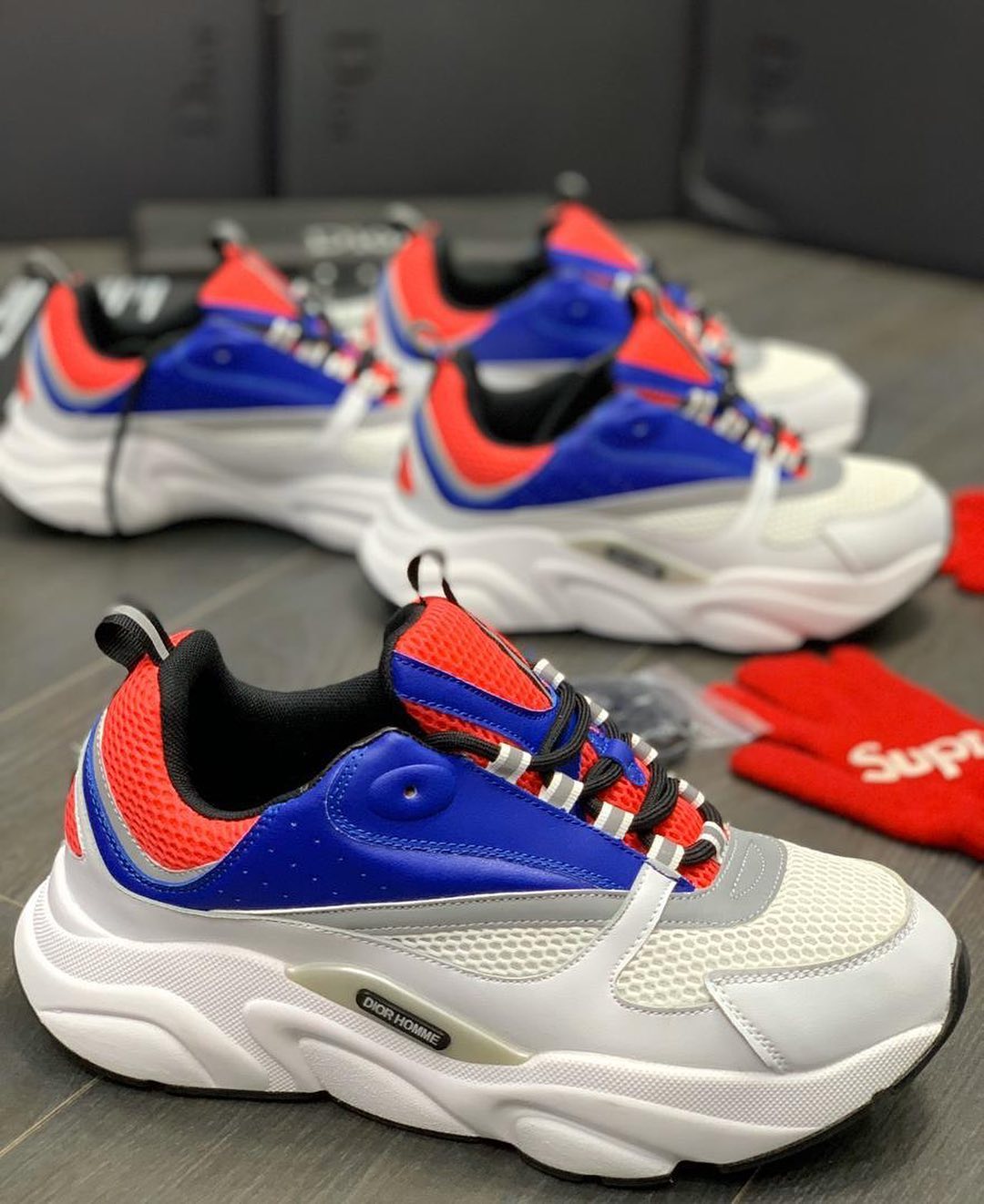Dior kicks top