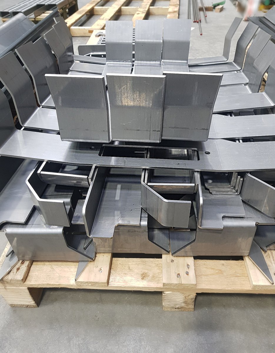 Some parts fresh off the pressing machine ready for despatch this afternoon! 📸

#UKmfg #Engineering #Laser #Fold #CNC #LPE