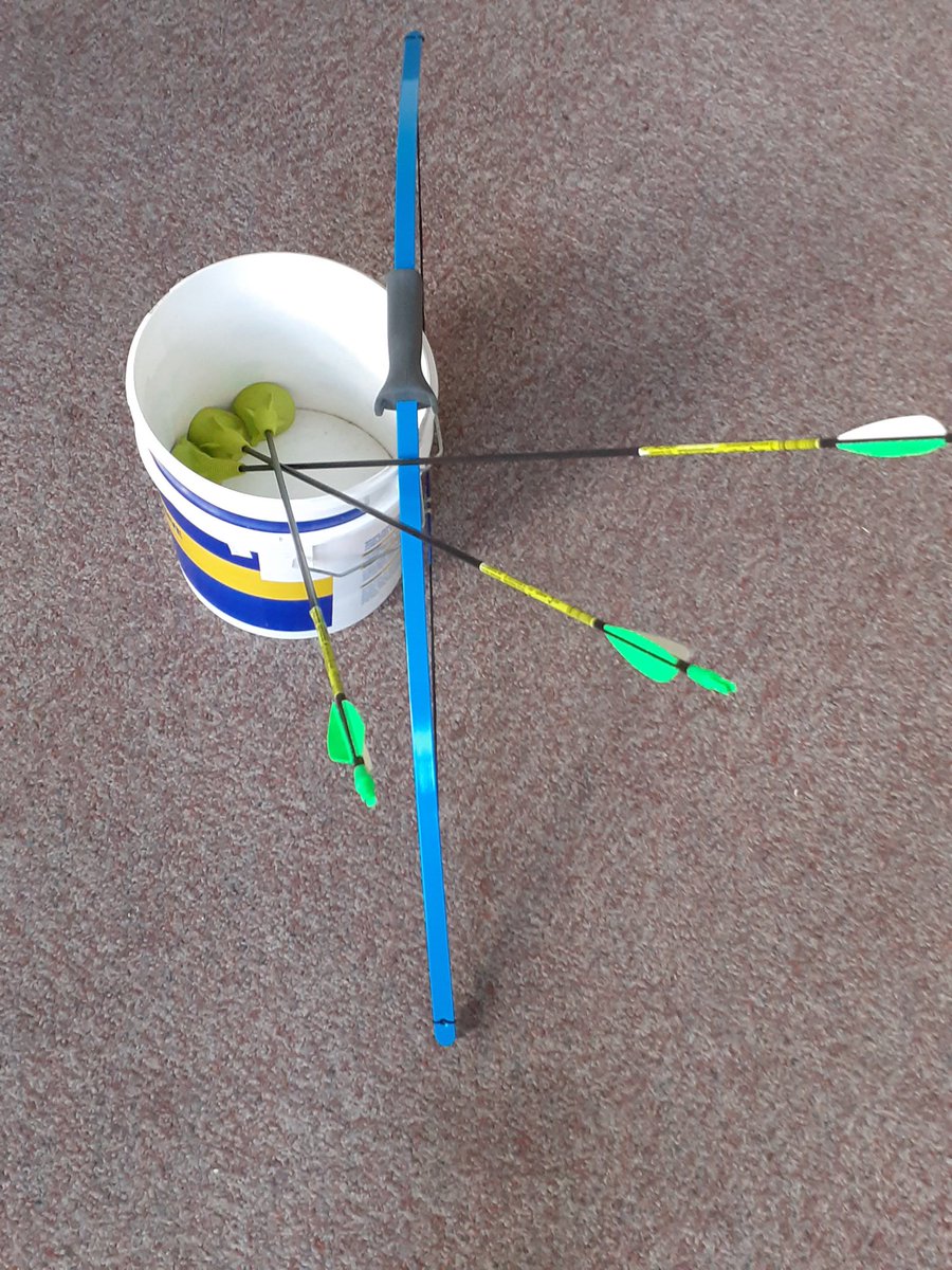 nfparchery's tweet image. 1 @archerygb arrows kit + 1 parachute = indoor clout
#homeeducation 
#archeryfun
#lovearchery