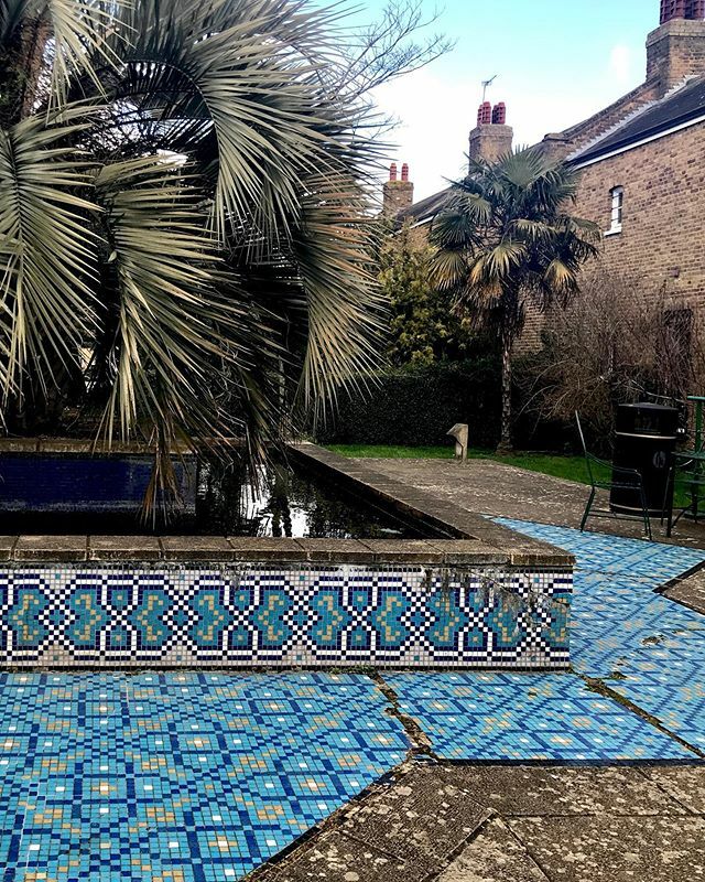 We recently strolled through South East London's #BurgessPark and happened to stumble across Chumleigh Gardens. Designed in the late 80s the series of gardens celebrate London's diversity. This blue tiled oasis was designed to echo Islamic Moorish ar… ift.tt/3cPgLZz