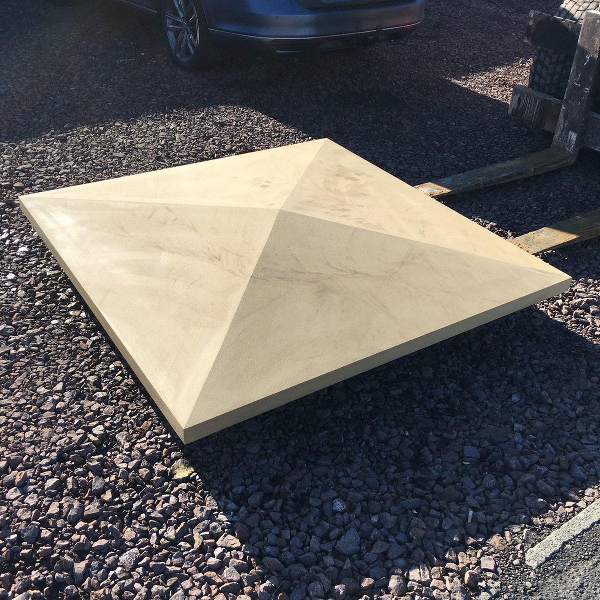 DunedinStone's tweet photo. Our Sawmen have been busy cutting this huge 1600M2 Witton Fell Splayed Pier Cap for a new development in Loanhead. 

#naturalstone #stonemasons #sawmen #skilledtrade #sandstone #stonemasonry #scotland #edinburgh https://t.co/puyNyXkqYb