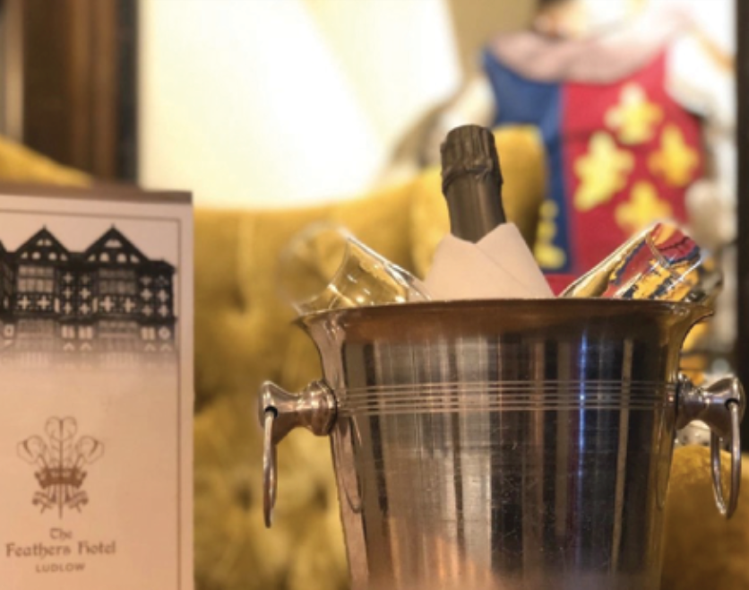 It's another #FizzyFriday tomorrow!🥂
Enjoy 2-4-1 on bottles of fizz, 5.30pm - 7.30pm in the Lounge tomorrow evening and every Friday until the end of March 🍾 #FeathersLudlow #Ludlow #LudlowFood #LudlowDrink #Cheers