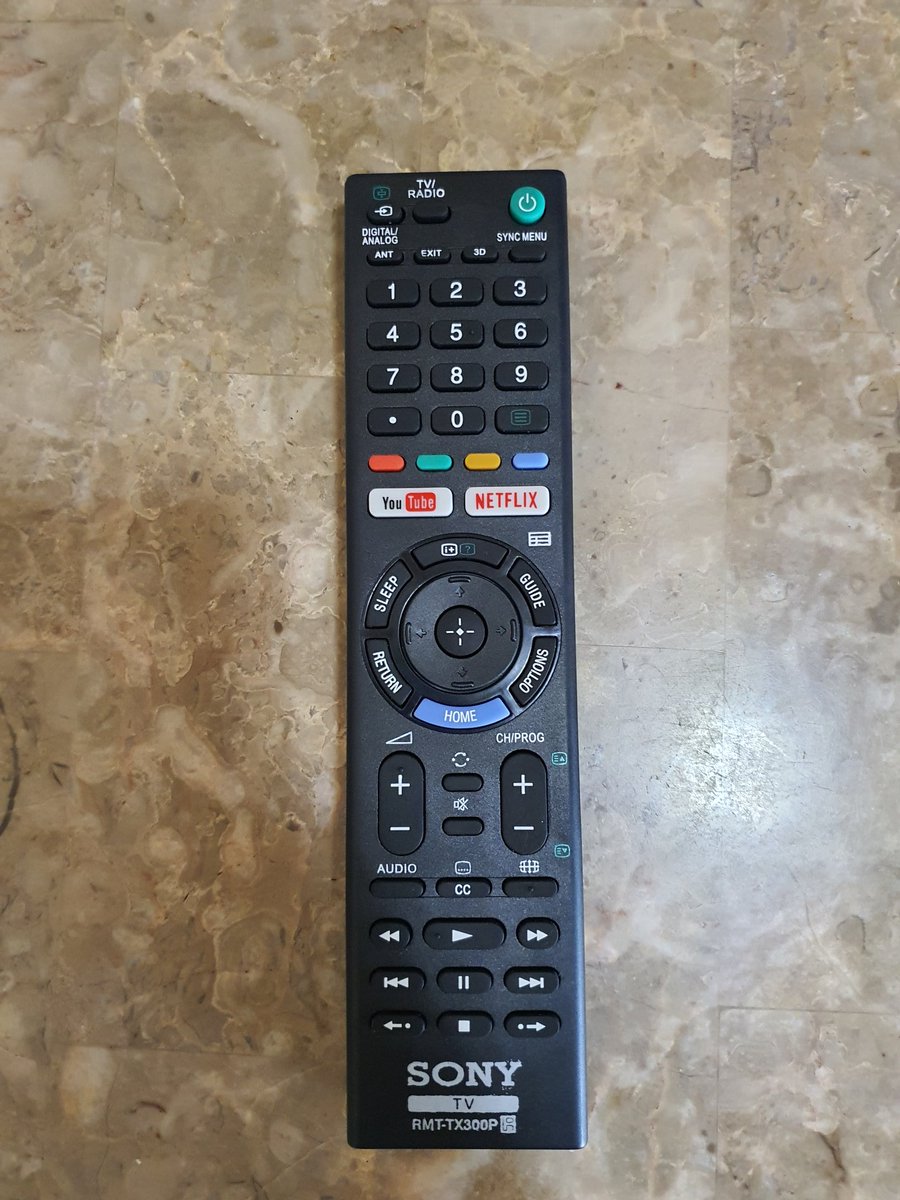 yad700's tweet photo. Is this genuine Sony remote? Even the bill does not look genuine to me . Charged me 1250/- for a substandard remote which does look not genuine . @sony_india #sony https://t.co/4l6gyVkW5v
