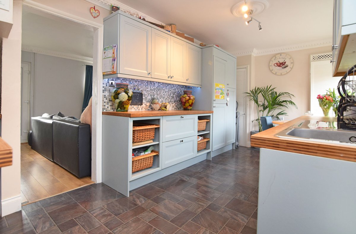 RTestateagents's tweet photo. NEW HOME!!! This fantastic 2 bed semi-detached house has just come on the market. Superbly presented through out the home is ready to love straight into. #newhome #home #house #eastofengland #eastanglia #westnorfolk #kingslynn https://t.co/CXKDVmvYo4