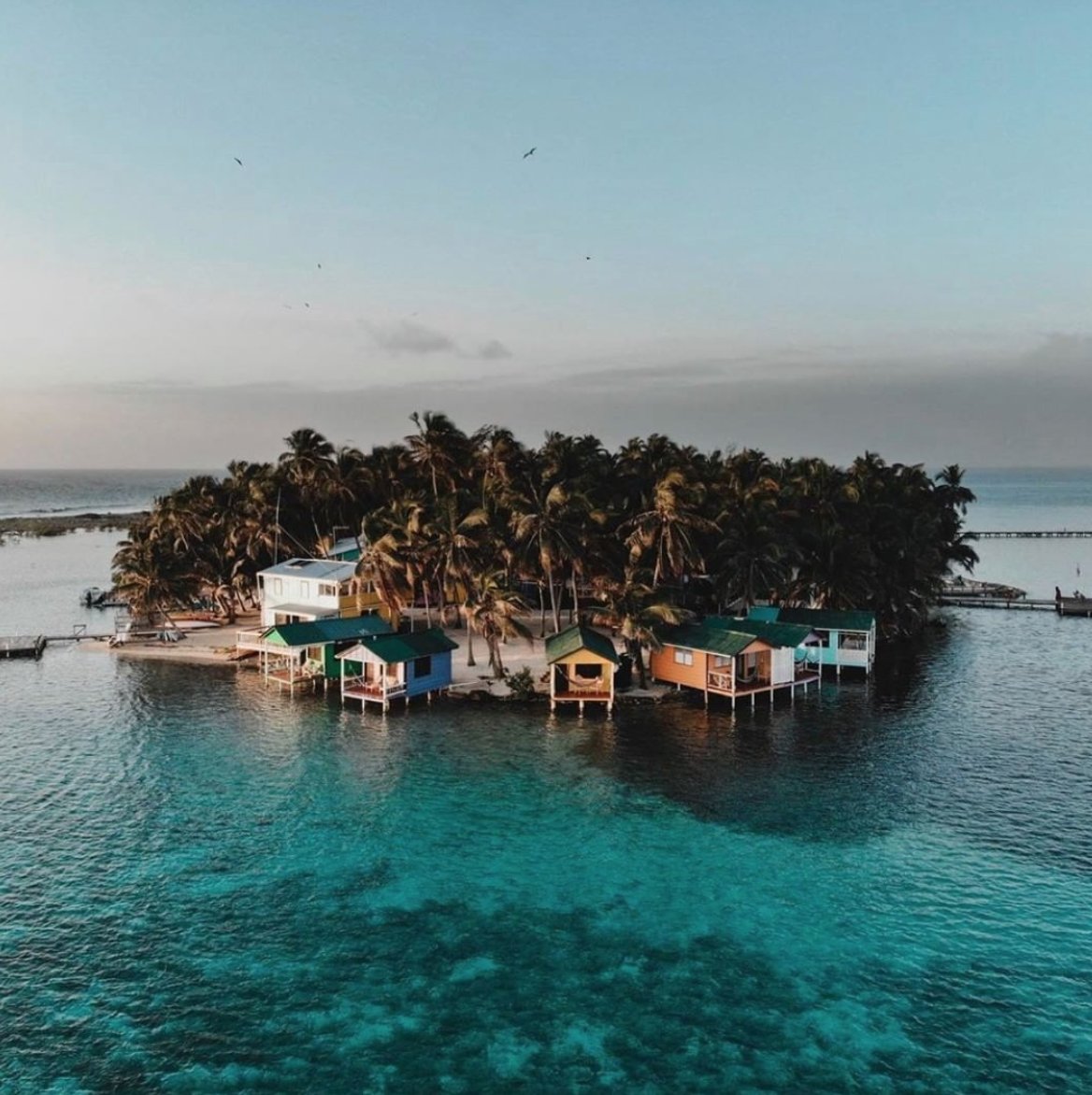 We wouldn't mind being stranded here for a bit...📍Tobacco Caye!
(IG📸jonathan_kuhn) #KeepCalmTravelOn