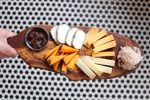 zingermans's tweet photo. Sean Hartwig from #cheesemonger team at #zingermansdeli tells you How To Build The Perfect Cheeseboard! ๐ง๐๐ฅStep by step here: https://t.co/IEp7Gh9ts4
#careersincheese
#cheeseexperts
#cheese
#cheeseboard
#entertaining
#partyexcuse https://t.co/ONGxhqo1iS