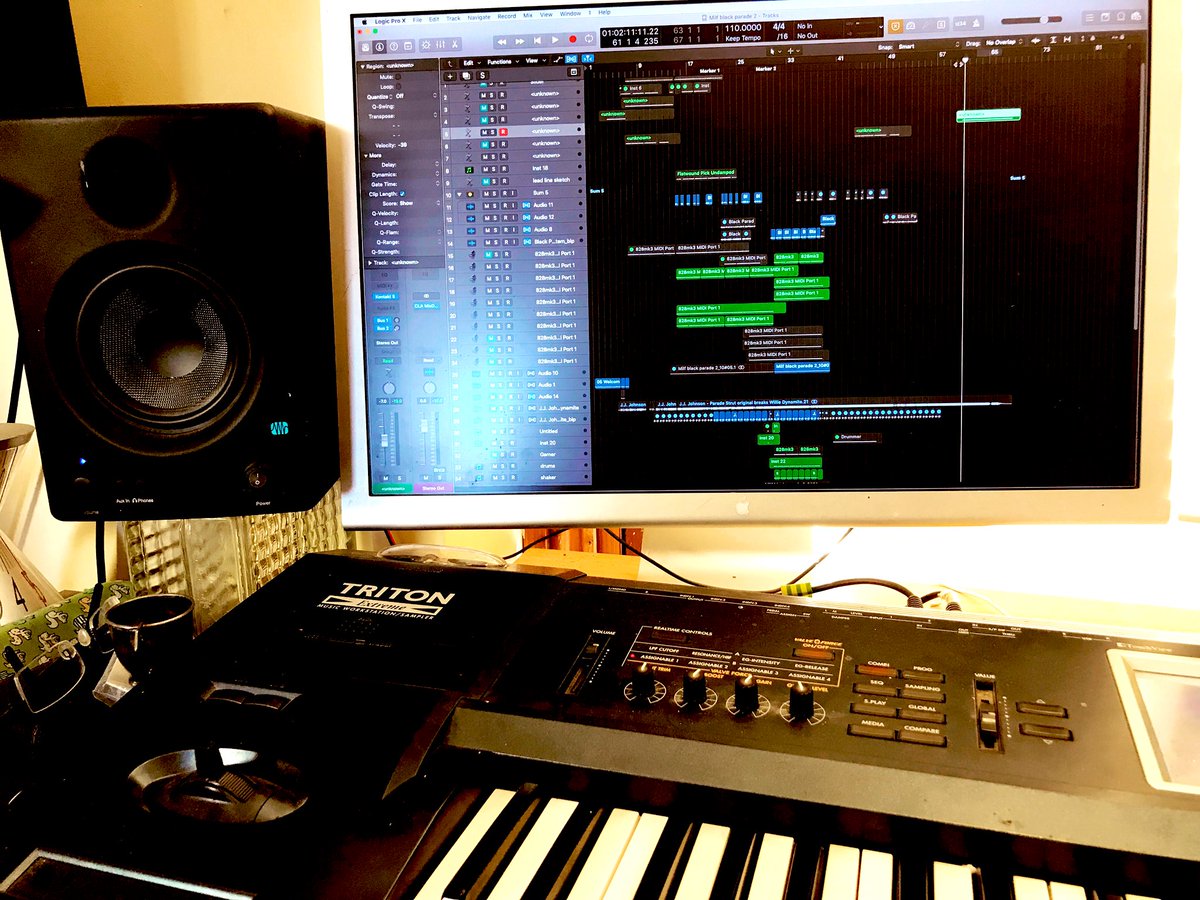 Oooo big Milfredo remix on the magic computer box thing today.
Big remix for a big band.
Don’t call it a comeback I’ve been here for years. #emftheband #milfemf <a href="/EMFTheBand/">EMF</a> #upth elanestudio