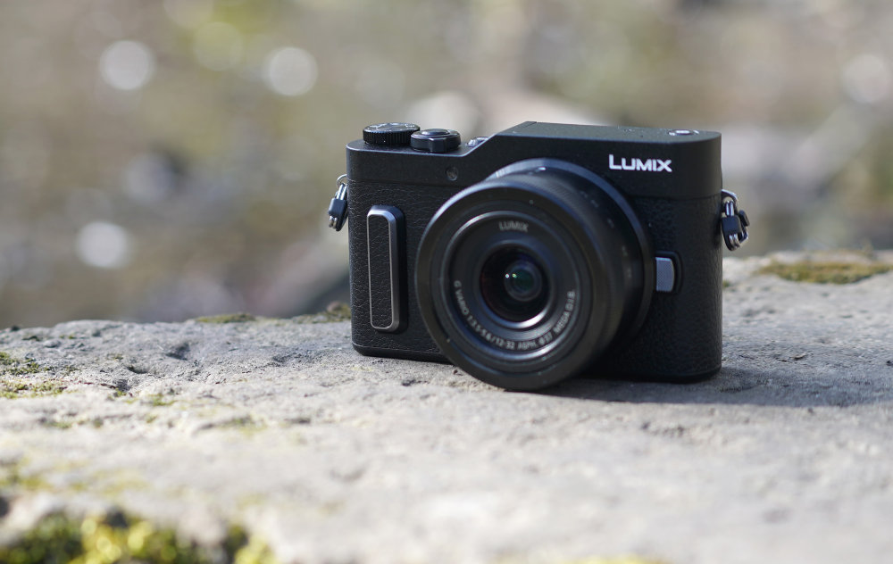 Pessimist Accountant metriek ePHOTOzine on Twitter: "Panasonic Lumix GX880 - Panasonic's compact Micro  Four Thirds mirrorless camera is one of the cheapest mirrorless cameras  with 4K video and selfie screen. Find out how it performs