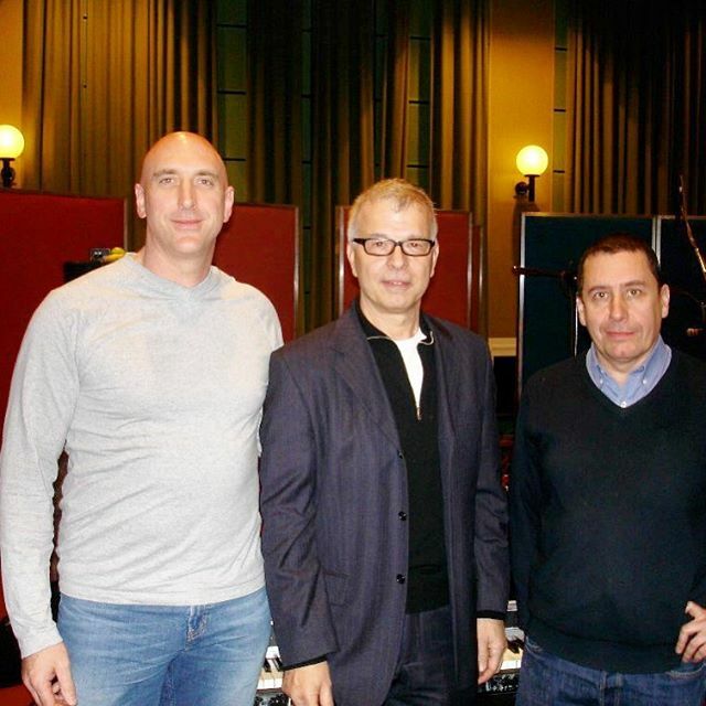 Taking a break from a recording session at Maida Vale recording studios back in 2010 with Jools Holland and legendary American record producer, musician &amp; singer Tony Visconti! ift.tt/39WoxyZ