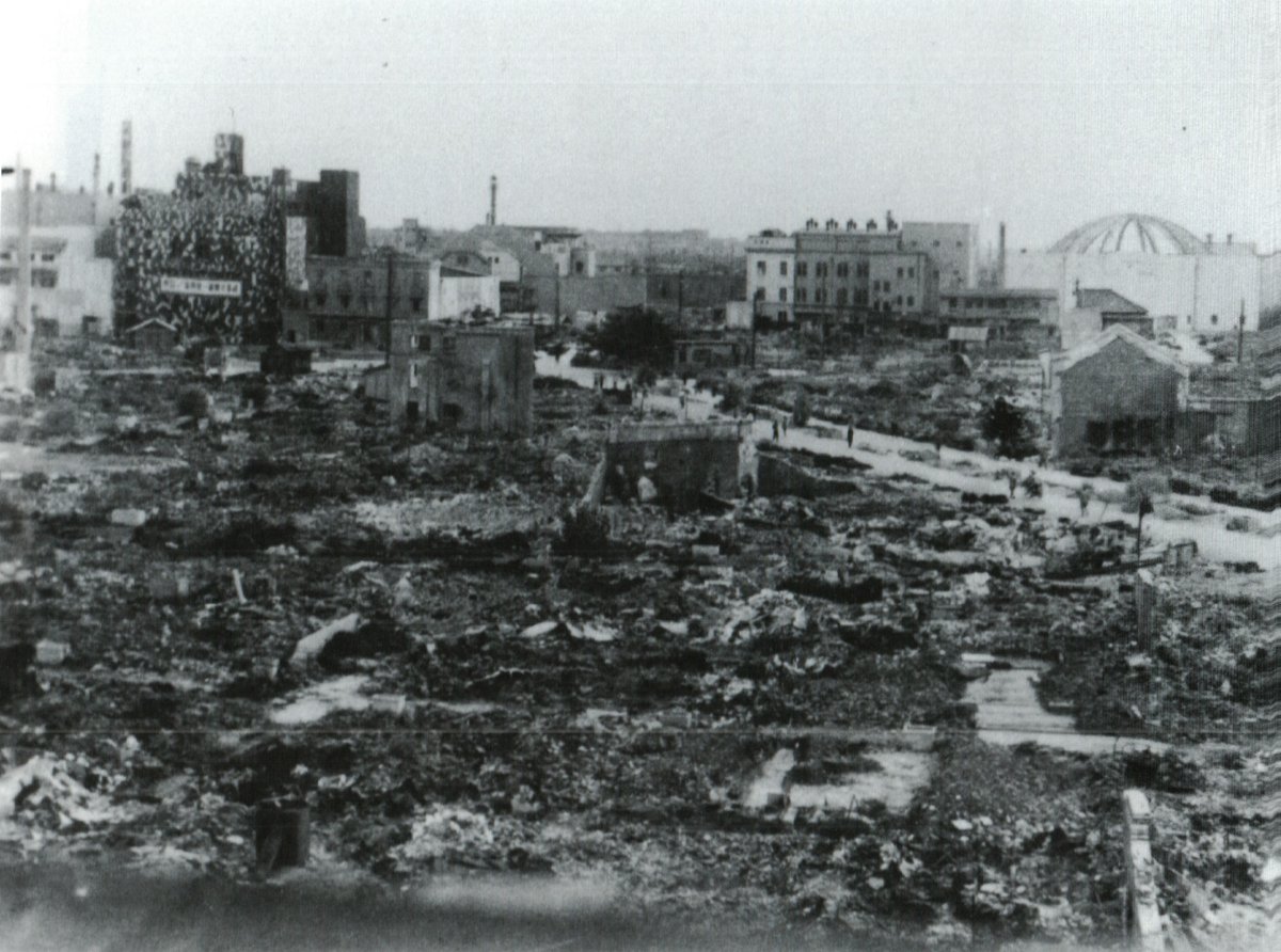 米澤光司 Beのぶ ご昭和願います 空襲直後と伝えられる新世界 右端に見える旧国技館から 通天閣跡から南西方向撮影か 大阪大空襲 写真が語る大阪史 昭和史 米澤光司 Beのぶ ご昭和願います 空襲直後と伝えられる新世界 右端に見える旧国技館から 通天閣跡から南西方向撮影か 大阪大空襲 写真が語る大阪史 昭和史