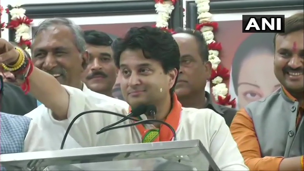 Jyotiraditya Scindia at BJP office in Bhopal: Agar pradesh mein do neta hain jo shayad apni car mein AC na chalayein, vo kewal Shivraj Singh aur Jyotiraditya Scindia hain. Meri aasha hai ki aap 1 hain aur hum 1 hain, aur jab 1 aur 1 mil jaye toh 2 nahi 11 hona chahiye.