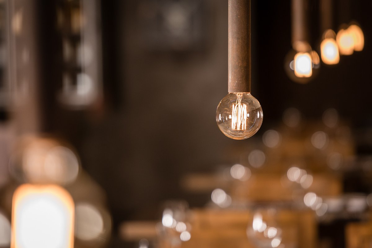 Disfrutá de tus noches en Abrasado🍷. Te esperamos para degustar de nuestros productos que exaltan los sabores y aromas del campo argentino. 🌿