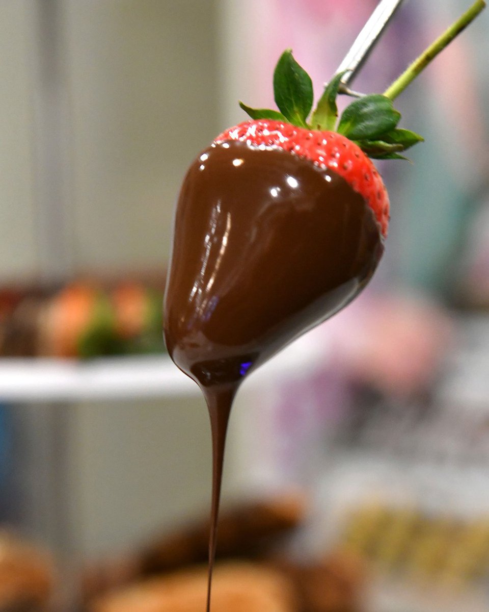 Freshly dipped every morning 🍓🍓
Have you tried our chocolate dipped strawberries? #LoveGodiva #Belgianchocolate