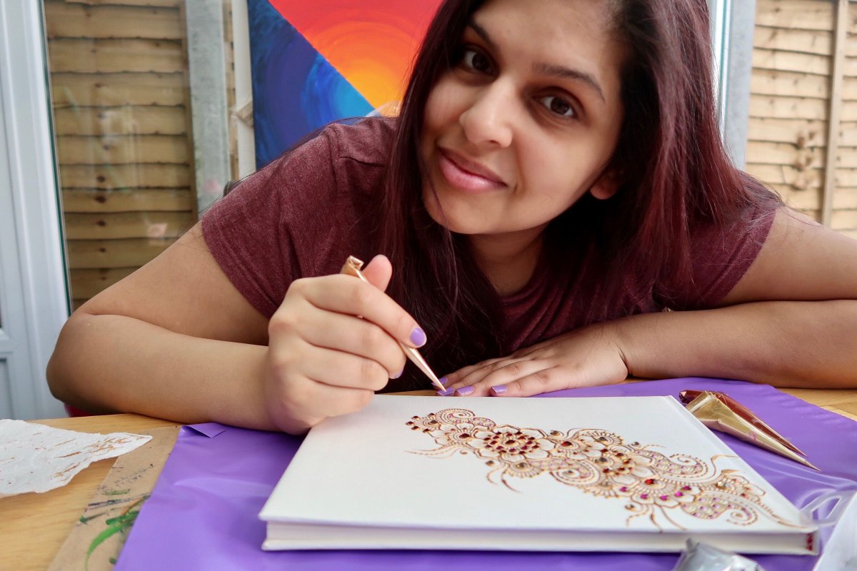 My favourite days are ones like these. No make-up, Harry Potter t-shirts, art, music and just me, alone, with the whole entire Universe for company.

There is nothing quite like being in flow state. My hope for you is that you too, find yours.🙏🏼💛 #FLOW #flowstate #healing