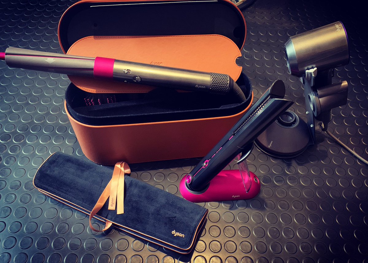 blushinglocks's tweet image. @blushinglocks  the @Dyson hair family is complete for now at Blushing Locks hair extensions 😍👌🏻💁🏼‍♀️💁🏻‍♀️ #dyson #dysonhairdryer #dysonairwrap #dysoncorrale #dysonsupersonic #onlythebest