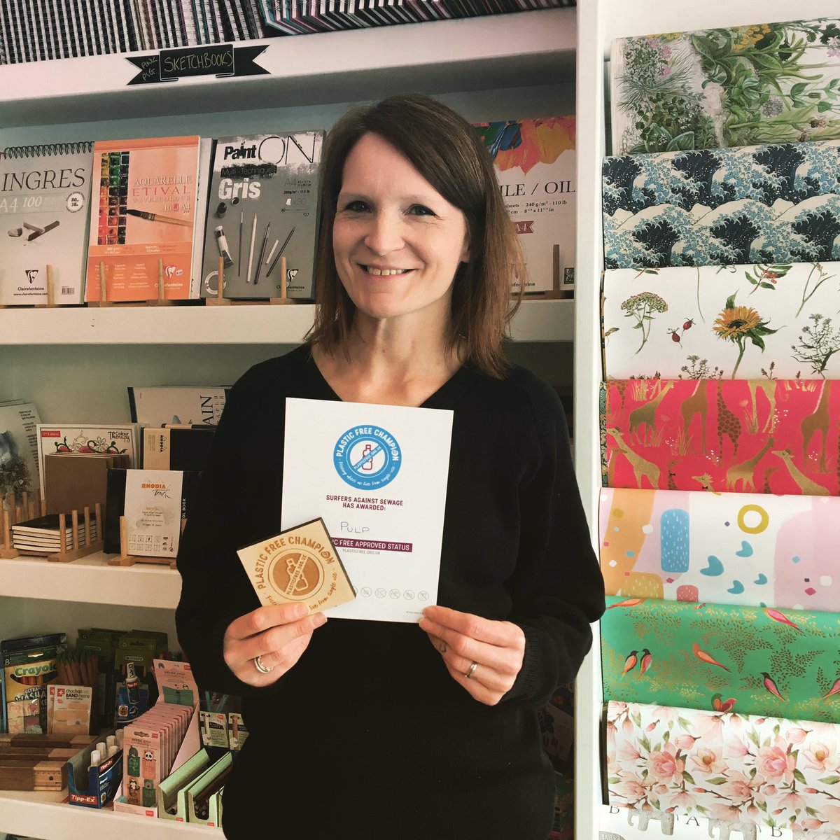 SDAP_Tweets's tweet photo. Another local champion in the battle against #excessplastic, today we’re celebrating #Nailsworth’s #Pulp, gorgeous stationery shop that is doing its best to provide #plasticfree products and alternatives. Congratulations to Charlotte, our latest #PlasticFreeChampion! 💚 🏆 https://t.co/n5RtnwqKuk