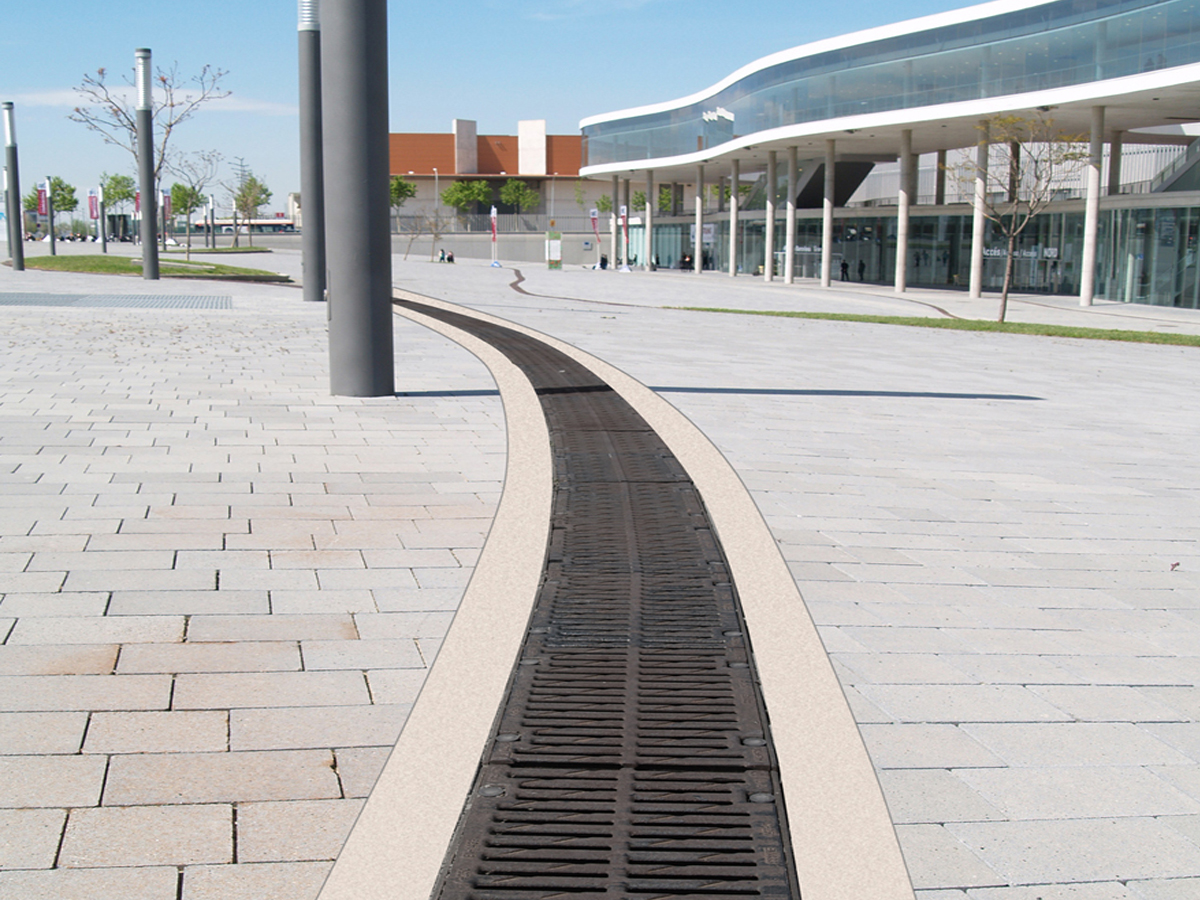 Killeshal's tweet image. Sloped Channel Drainage for better Surface Water Management
ULMA Sloped Channel Drainage from KPC features a built-in 2.5% slope and is available for runs of up to 40 linear meters on a single water outlet. zcu.io/bnGN
