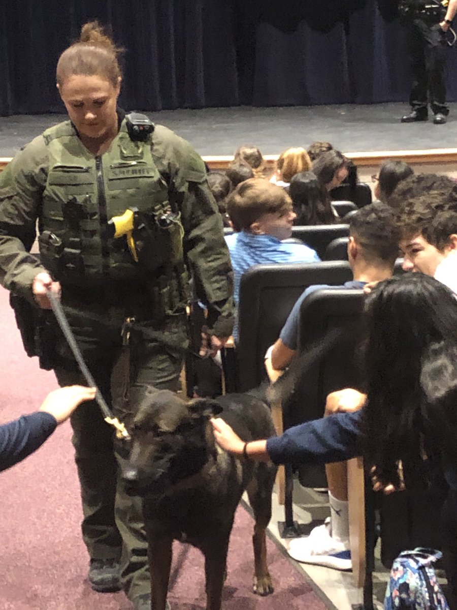 ccmrgisd's tweet photo. More community engagement here in @georgetownisd as our CJ students ⁦@EastViewHS⁩  enjoy learning from WilCo Sheriff Chody and his K9 team! These Live PD stars are visiting with GISD law enforcement hopefuls and guiding them toward success in future planning. #InsideGISD https://t.co/wh8OzRd54f