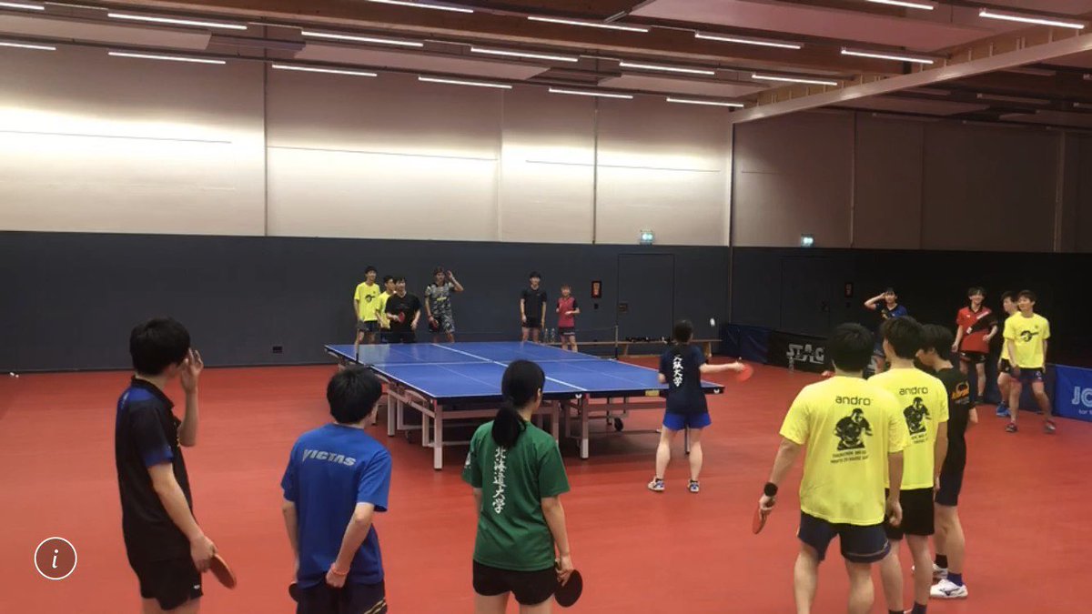 大阪大学 体育会卓球部 ドイツ デュッセルドルフでのヨーロッパ遠征も全練習日程を終了し 明日帰国します 2枚目の写真は毎年恒例のレクリエーション 巨大卓球を楽しむ部員の姿です