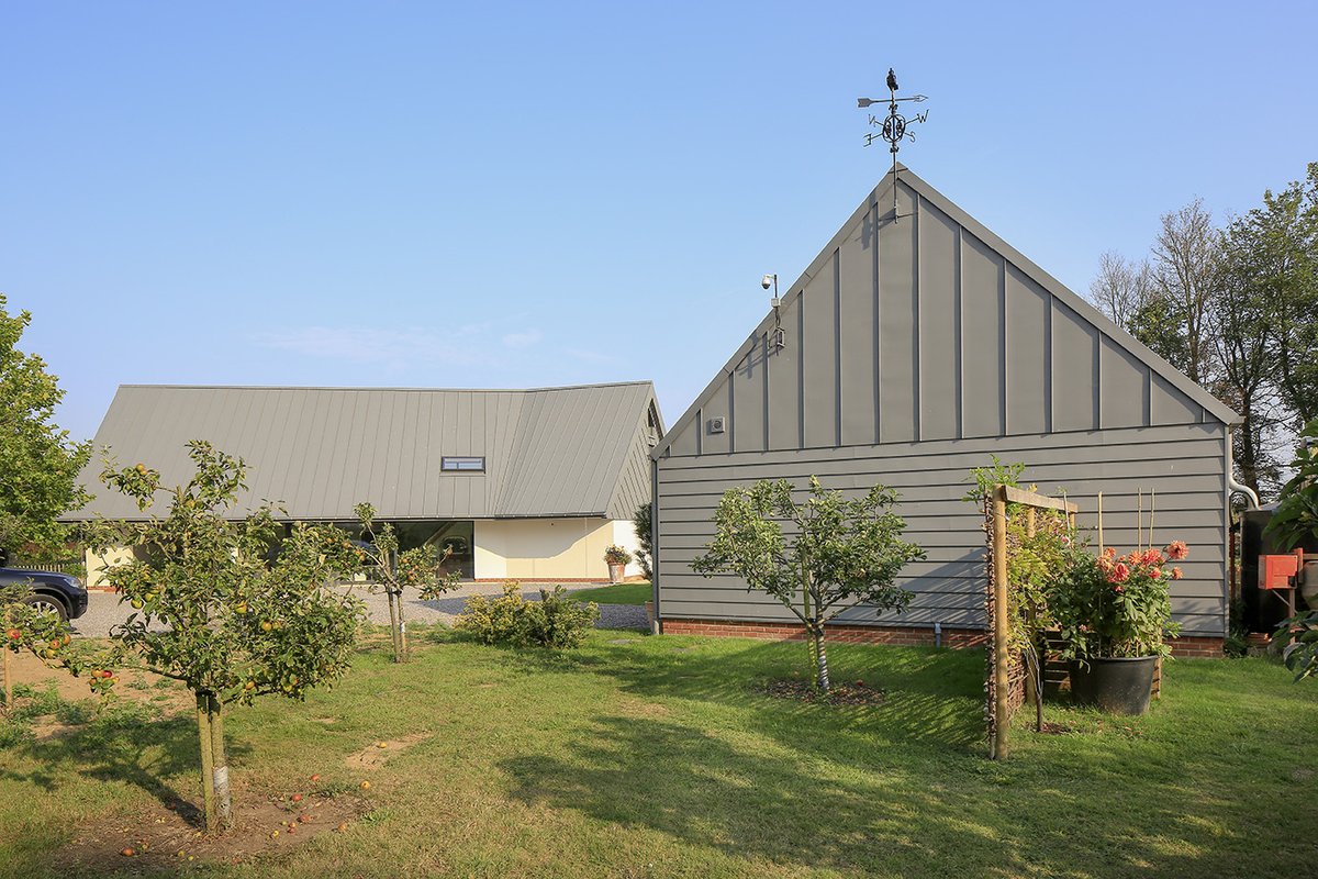 Paternoster Lodge &amp; Garage Designed by:  Plater Claiborne
VMZ at Work Installer:  Full Metal Jacket
Lightweight &amp; Durable  #VMZINCUK
#VMZINC #StandingSeam #OverlappingPanels #QUARTZ-ZINC <a href="/fullmetjack/">Full Metal Jacket</a>