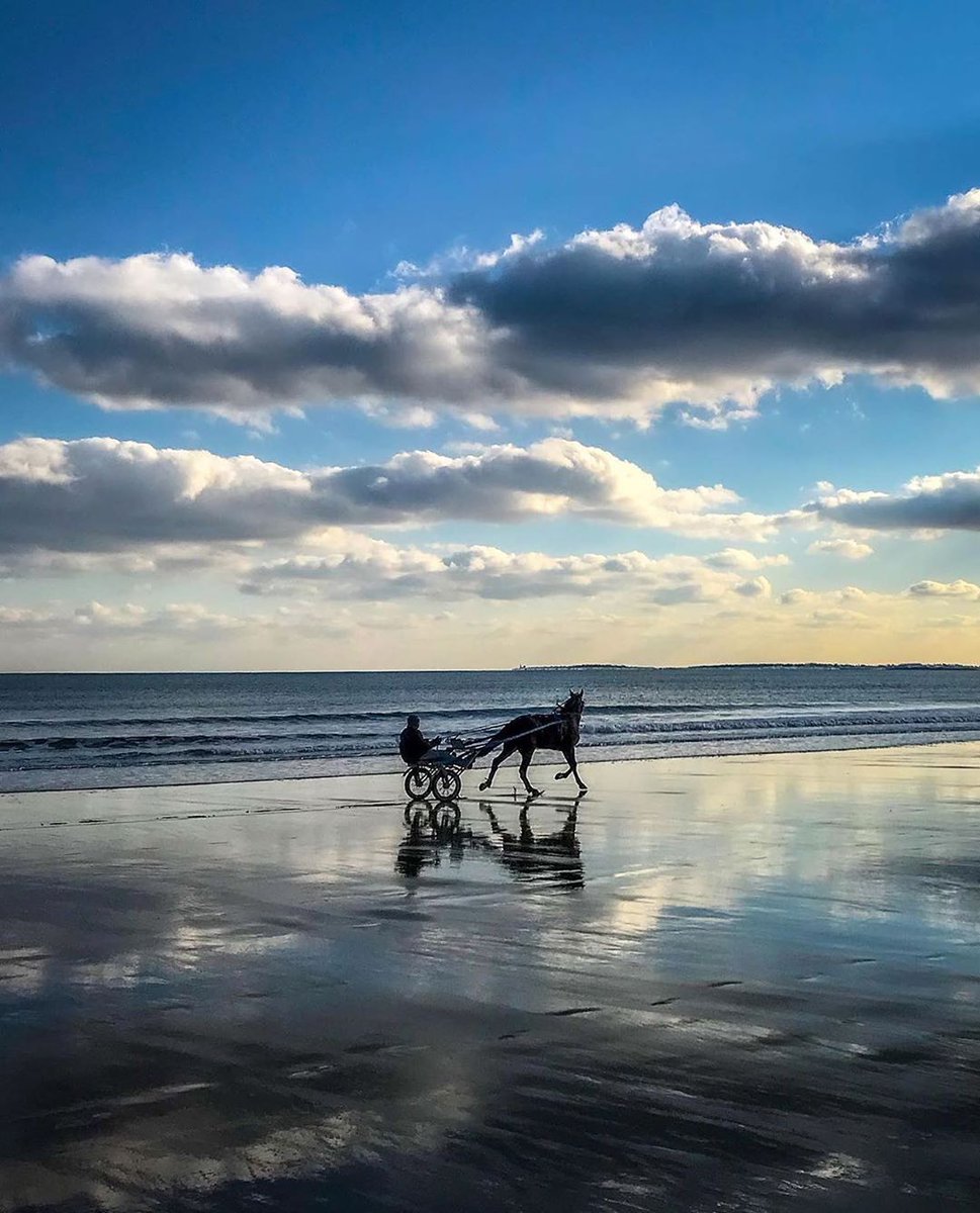 WavesResortOOB's tweet photo. #oldorchardbeach photo of the day by karl.ramsdell via mainestagrammers 🐴

#mainelife #coastalmaine #seaview #thepier #winterinmaine #wheninmaine #exploremaine #marchinmaine #maine #oob #waves #wavesoceanfront #wavesoceanfrontresort #happyplacefound #mainething #mainevacation https://t.co/Y4XlZax69J