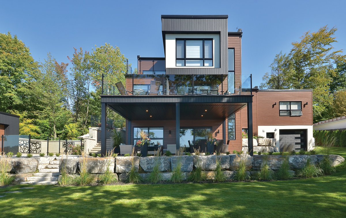 Planimage's tweet image. 🤩 RÊVE RÉALISÉ | PLAN NO. 62794

Construite sur les rives de la rivière St-François, cette 🏡devait être à la base un chalet. Le plan initial a vécu de nombreuses modifications y ajoutant une rallonge, un garage et un patio +grand.

planimage.com/fr/plan-62794i…

#rêveréalisé #home