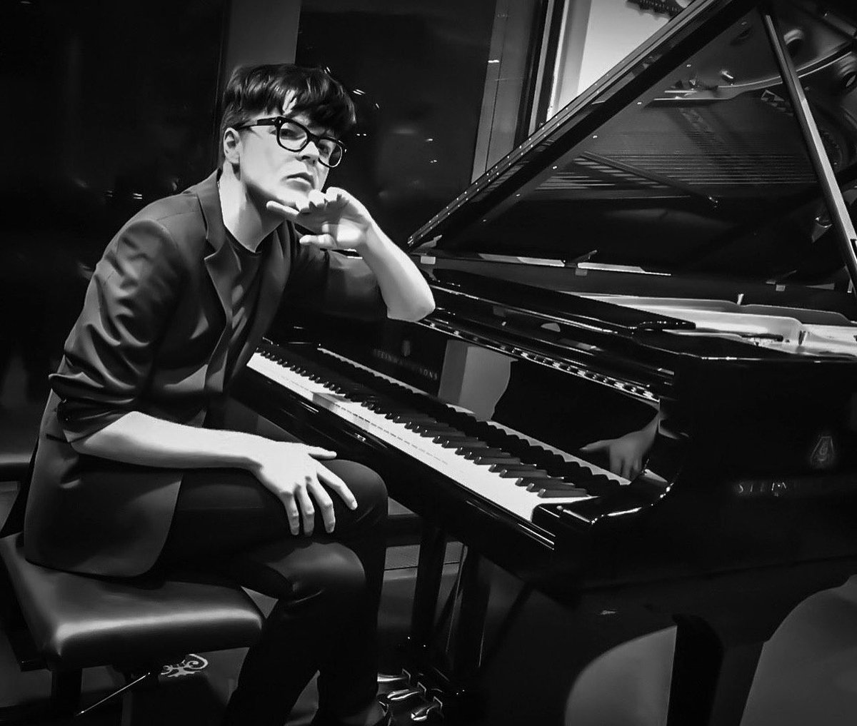 the pianists' fees are flowing down the wide river into the greedy paws of pharmacists....
#coronavirus #pianist #musicians #music #cancelled #concerts #frankfurt #europe #usa #corona #quarantine #blackandwhite #horribletimes #steinway