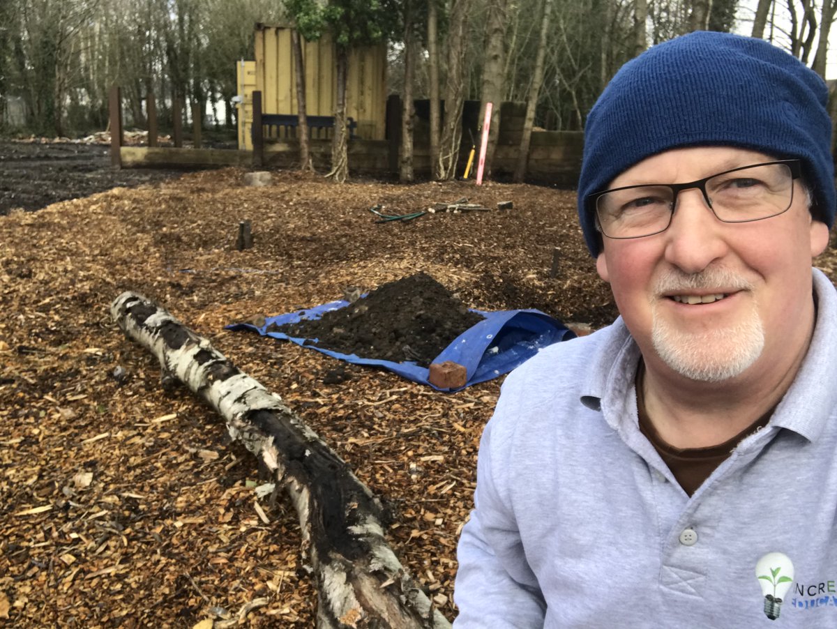 IncrEdibleEdu's tweet photo. Today we started to create the shelter area for our Forest School space at the new 🌳 Cleavley Community Forest Garden🌲. An old Birch trunk that had previously come down in a storm was recycled. Tomorrow we hope to get the circle of posts in place that will anchor the shelter! https://t.co/YbDwSStmIs