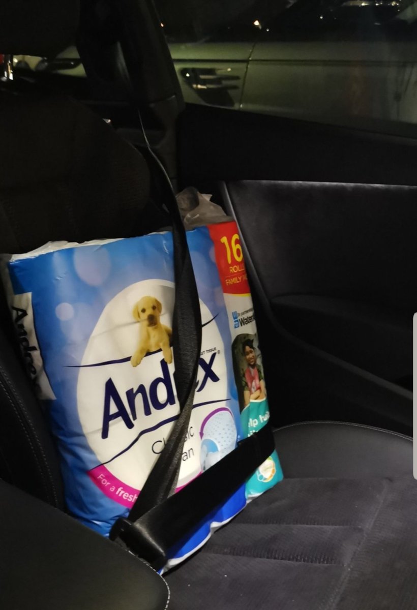 jgabriellex's tweet photo. countries: going on lockdown
people: self isolating 
my brother: protecting the toilet rolls 

can see where Britain's priorities lie x #CoronavirusPandemic
#Covid_19 #lockdown #ThursdayThoughts https://t.co/snfIb9OWSb