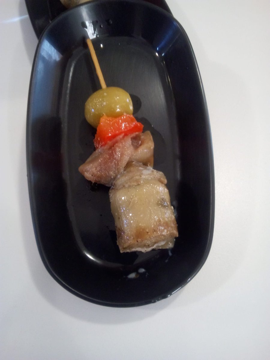cofvinodeRioja's tweet photo. Como jurado en el XIX Concurso de Pinchos de La Rioja visitamos entre otros:
El Moral en Daroca de Rioja, en Hornos del Moncavillo y, en Logroño, el Jabugo de Parque Rioja, El Arao Tapas y Platillos y Ajo Negro
Excelentes pinchos, siempre bien maridados con Vino de Rioja
🍷🍳🍤🍡 https://t.co/jklp44LUz1