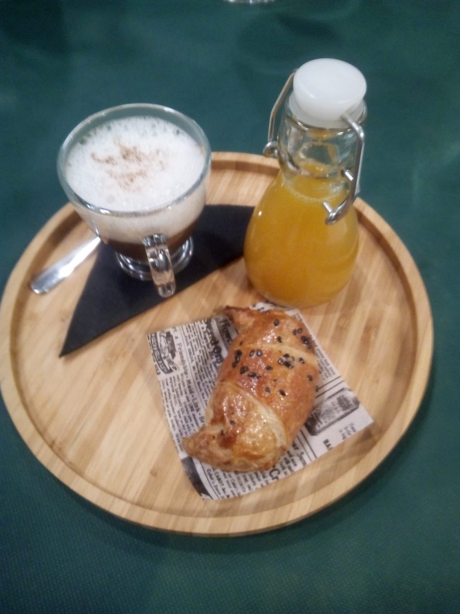 Como jurado en el XIX Concurso de Pinchos de La Rioja visitamos entre otros:
El Moral en Daroca de Rioja, en Hornos del Moncavillo y, en Logroño, el Jabugo de Parque Rioja, El Arao Tapas y Platillos y Ajo Negro
Excelentes pinchos, siempre bien maridados con Vino de Rioja
🍷🍳🍤🍡