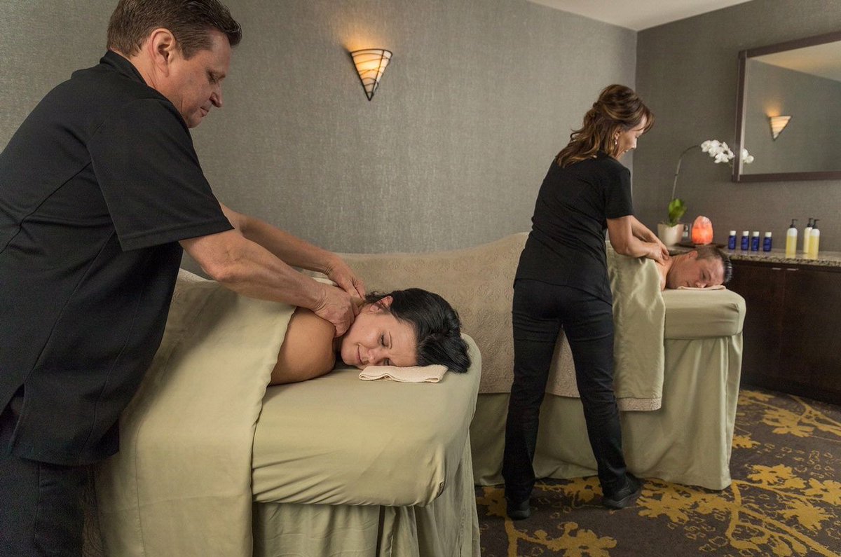 What should you do when you don't have the kids?
Take care of you!
Elevate your wellness at The Spa. 👇
buff.ly/2VUb7iq
#spagetaways #sparetreats #chicagospas