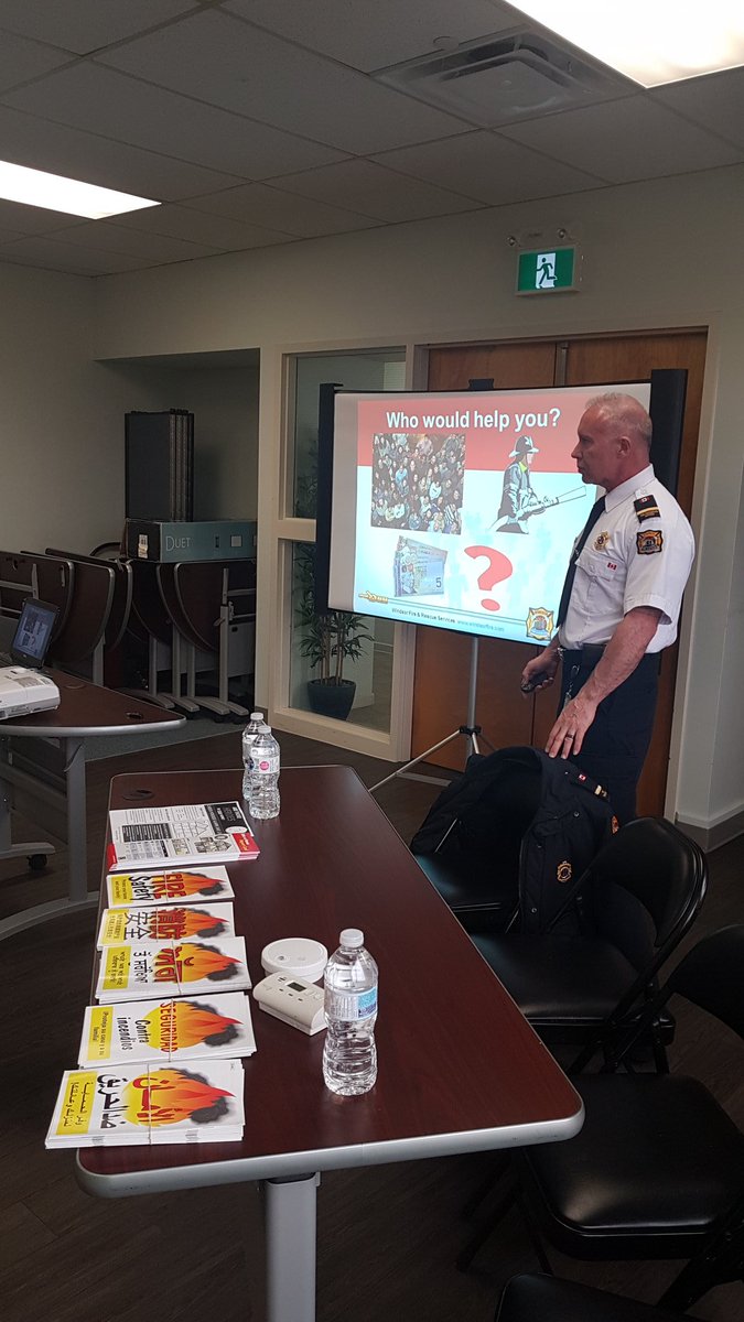 wpsbianca's tweet photo. Great partnership as @WindsorFire1 @EssexWindsorEMS and @WindsorPolice team up to educate our New Canadians
#Diversity 
#Integrity 
#educating https://t.co/3I4qLVQlgX